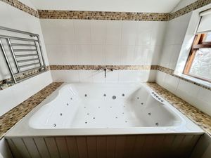Jacuzzi bath in master en suite- click for photo gallery